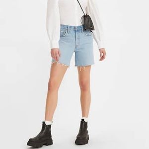 Levi 501 Mid Rise, Mid Thigh Denim Shorts Barely Worn Size 28
